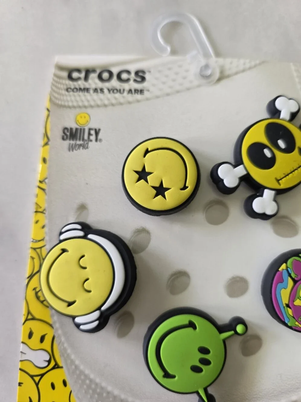CROCS smileyworld jibbitz